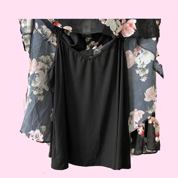 Trendy City Chic Sacred Lotus Floral Top Crochet Accent Flutter Sleeve 18 NWT - Picture 6 of 7